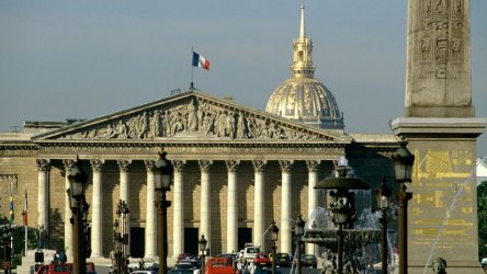 Френският парламент прие спорния закон за всеобщата сигурност