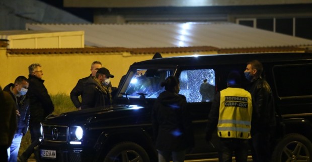 Мъж е застрелян в джипа си на Околовръстния път в