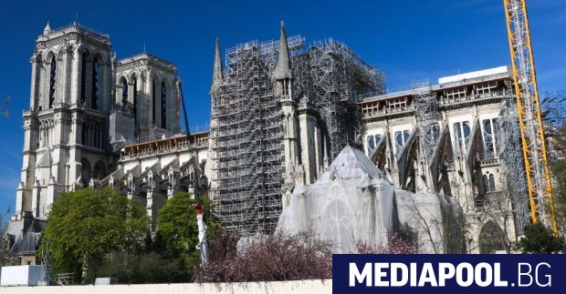 Парижката катедрала Нотр Дам която бе опустошена от пожар преди