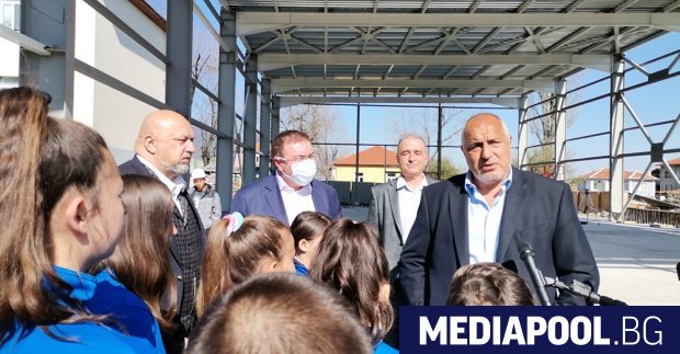 Премиерът Бойко Борисов ревизира в неделя прогнозите на правителството за