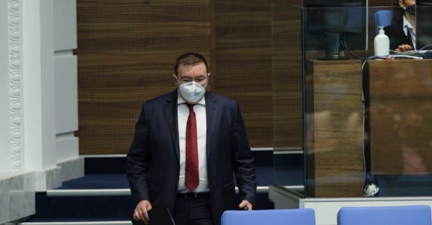 Здравният министър в оставка Костадин Ангелов отиде в сряда в