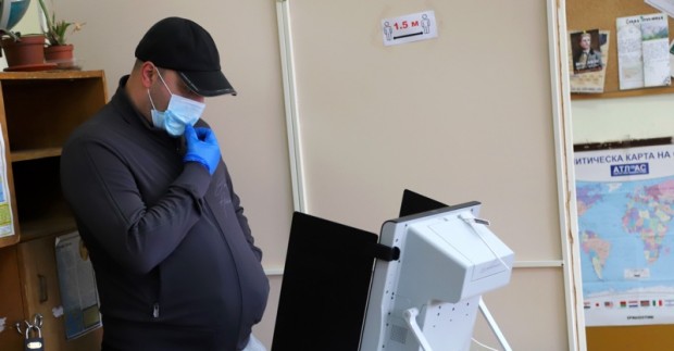 Централната избирателна комисия ЦИК спря машинното гласуване в област Велико
