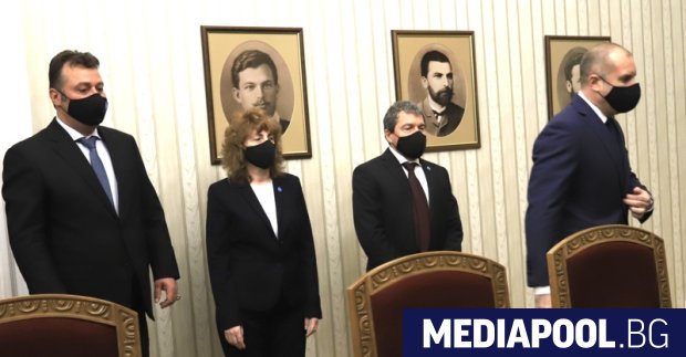 Започнаха консултациите на президента Румен Радев с представители на партията