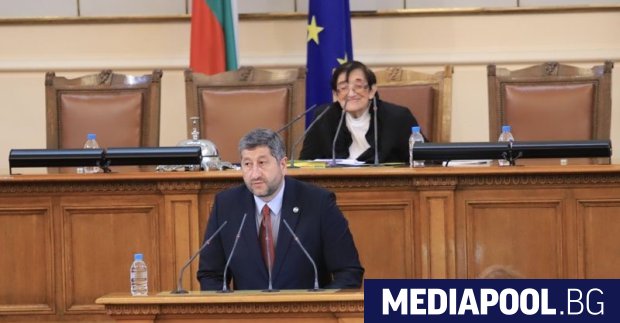 Демократична България внесе още в първия работен ден на 45 ото