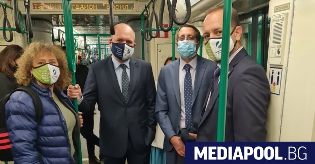 Зелените депутати от Демократична България избраха метрото, за да стигнат