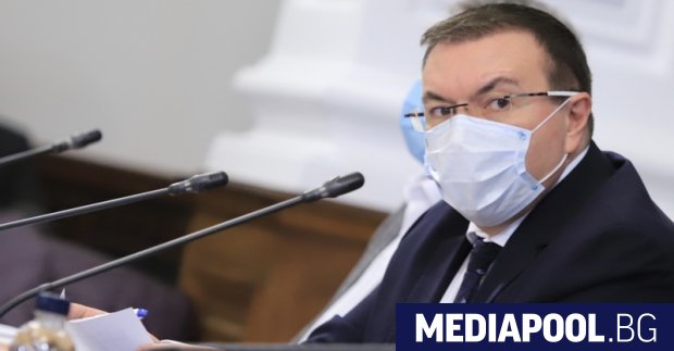 Здравният министър Костадин Ангелов се яви изненадващо в парламента за