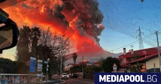 Летището в град Катания на италианския остров Сицилия днес спря
