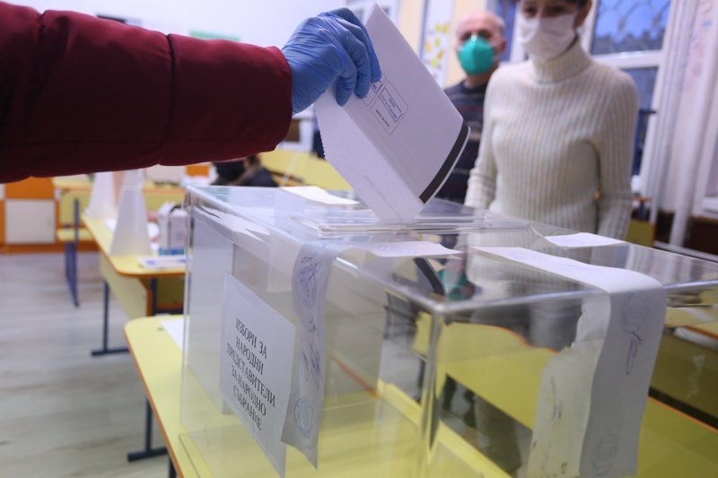 Парламентарните избори по време на пандемия започнаха в 7 часа
