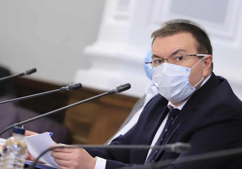 Ангелов отиде в НС заради закриването на НОЩ, посрещнаха го с викове "оставка"