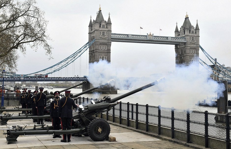 Великобритания почете паметта на принц Филип с топовни салюти
