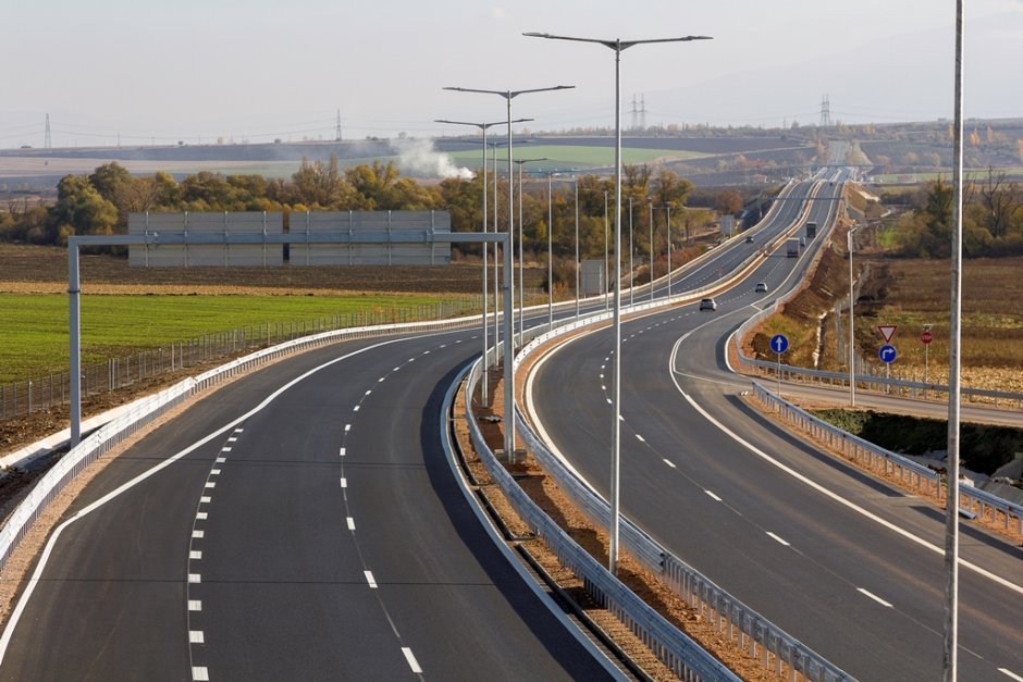 Десет кандидати да строят последните 16.5 км от магистрала "Европа" за 270 млн. лв.