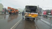 Камион удари трамвай в София
