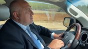 Борисов: Карам си сам джипа, а Радев се вози в бронирани мерцедеси (видео)
