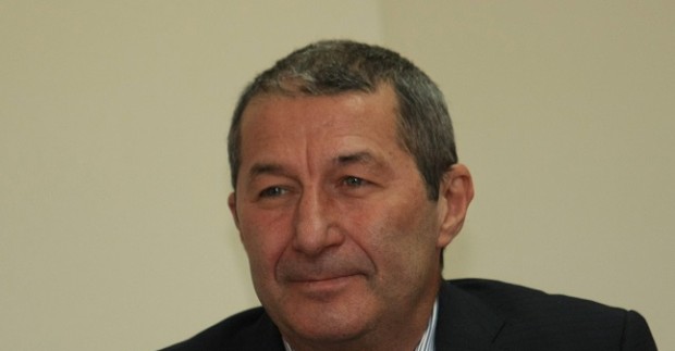 Икономист Владимир Каролев продължава да бъде в тежко състояние след
