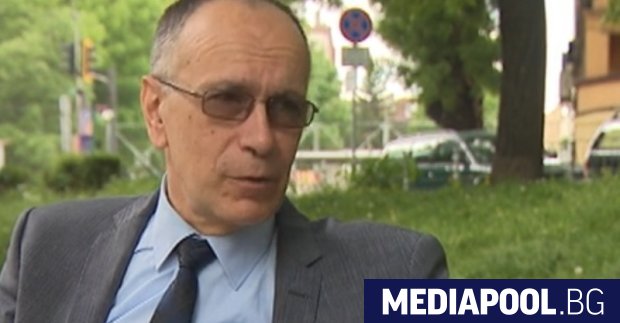 Служебният вътрешен министър Бойко Рашков продължава с пенсионирането на шефовете