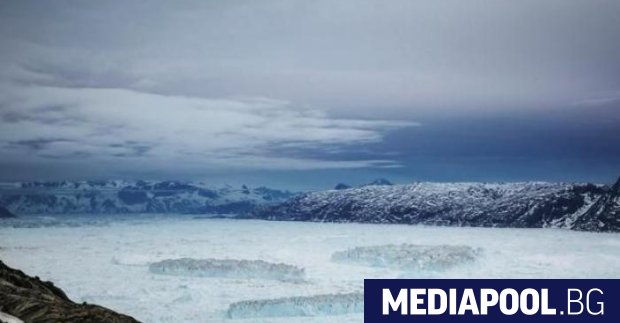 Заради липса на снежни бури Гренландия потъмнява и след като