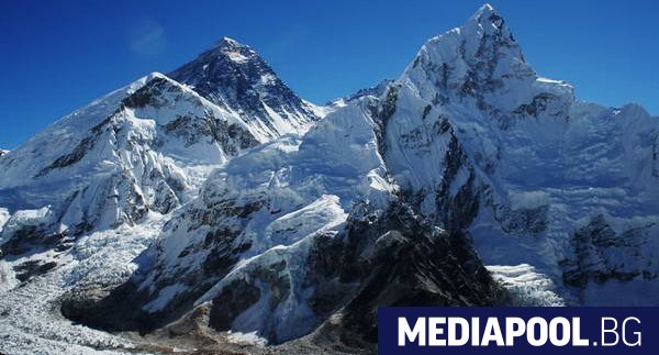 Китай забрани опитите за изкачване на Еверест от своята страна,