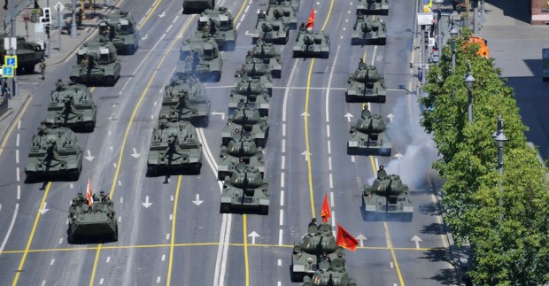 Руският президент Владимир Путин прие в неделя на Червения площад