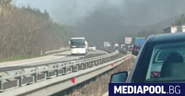 Километрично задръстване има на магистрала Тракия след като автомобил се