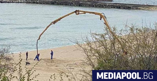 Изливане на бетон на плаж Кабакум край Варна възмути потребителите