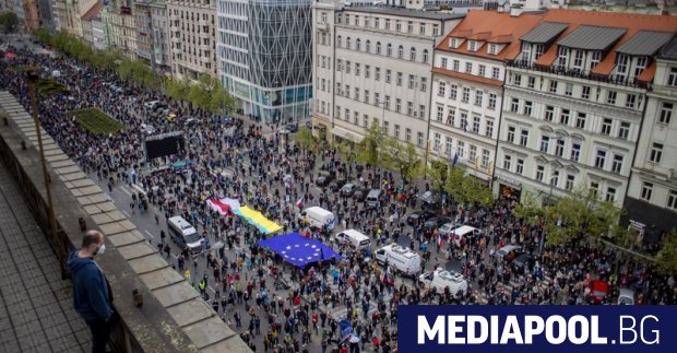 Около десет хиляди чехи излязоха на митинг срещу президента Милош