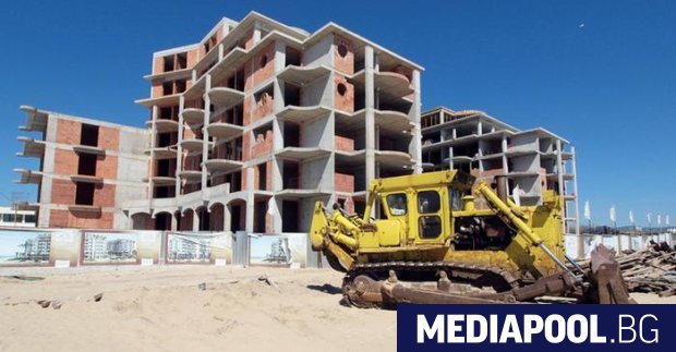 Парламентът да приеме шестмесечен мораториум върху застрояването на дивите части