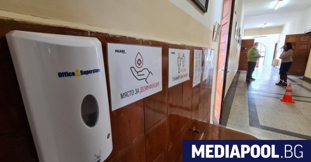 Триста и три училища ще имат удължена учебна година тъй