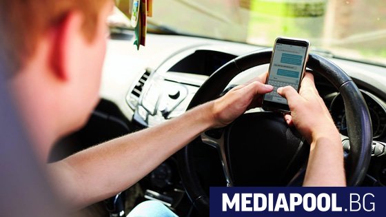 Близо 30 от младите водачи признават че пишат и или четат