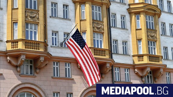 Посолството на САЩ в Москва от днес преустановява повечето консулски