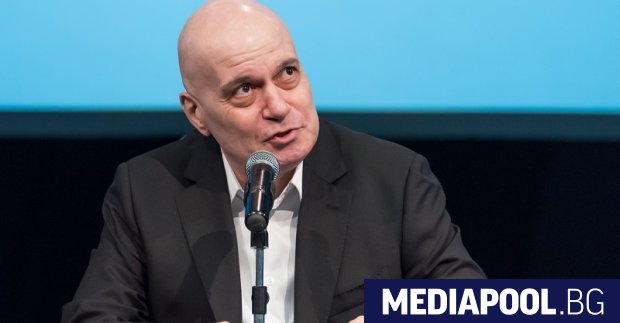 Шоуменът и лидер на Има такъв народ Слави Трифонов обяви