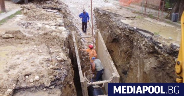 ВиК холдингът отпуска заеми на закъсали водни оператори вместо да