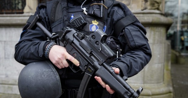 Нападател рани смъртоносно с нож полицайка в полицейски участък край