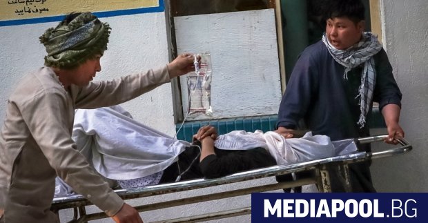 Броят на загиналите при атентата срещу училище в афганистанската столица