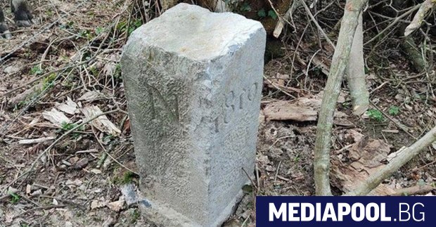 Собственик на нива в Белгия премести един от камъните демаркиращи