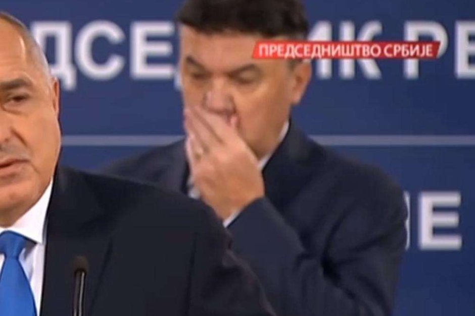 Оппа! Боби Михайлов финтира Бербатов с оттегляне на оставка