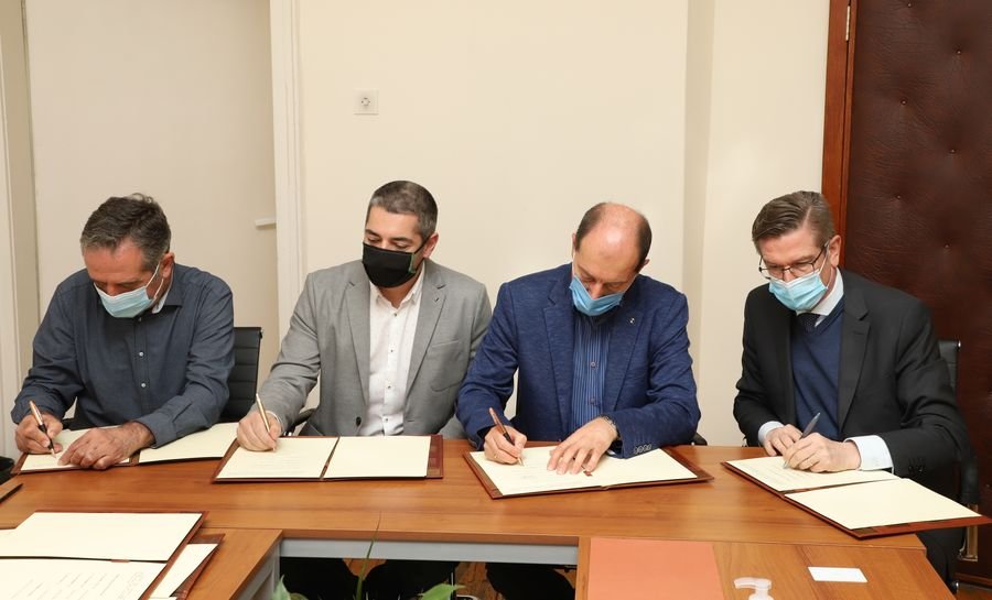 Подписване на споразумението с община Златица