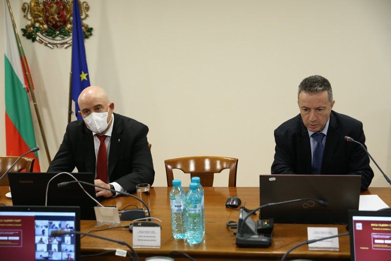 ВСС излезе с декларация срещу "тричането" на спецсъдии