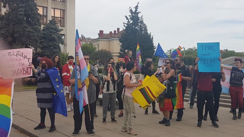 Напрежение в Бургас заради гей парад (видео)