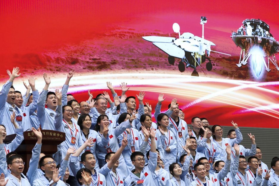 Китайски космически апарат се приземи успешно на Марс