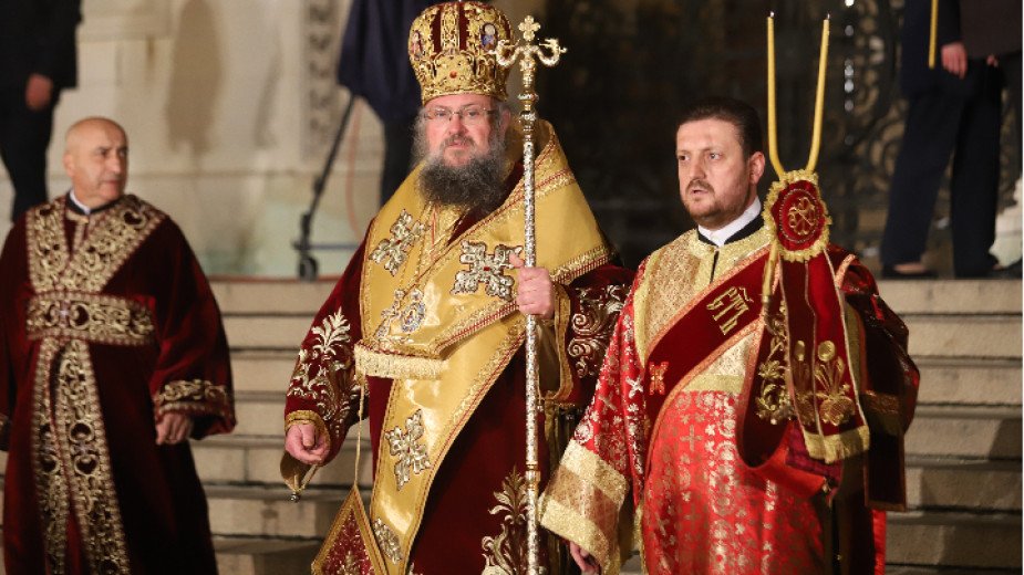 Врачанският митрополит Григорий води пасхалното богослужение, сн. БГНЕС