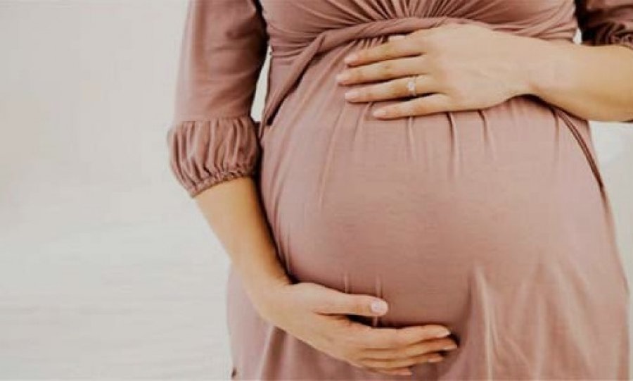 Изследване установи по-висок риск от Covid-19 за бременните и новородените