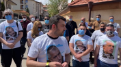 Кадри на ГЕРБ с тениски на Борисов се събраха в Банкя да го спасят от терор (видео)