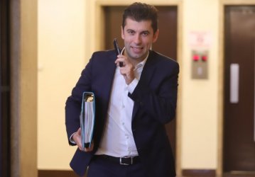 Министърът на икономиката проверява ДКК, "Индустриални зони" и Агенцията за застраховане