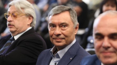 Георги Попов (в средата), сн. БГНЕС