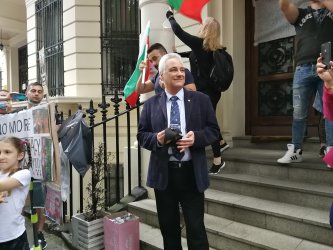Марин Райков в Лондон, сн. Мария Спирова