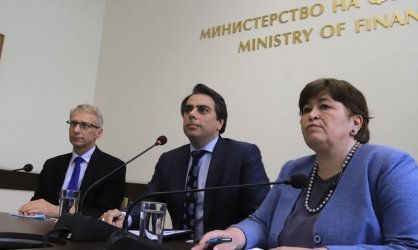 Министрите Николай Денков, Асен Василев и Стела Балтова. Снимка: БГНЕС
