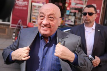 Гергов и Нинова обсъждали изборите в бус на аварийната лента на магистрала