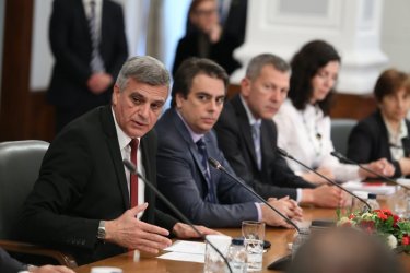 Задача за легитимни избори даде премиерът на областните управители