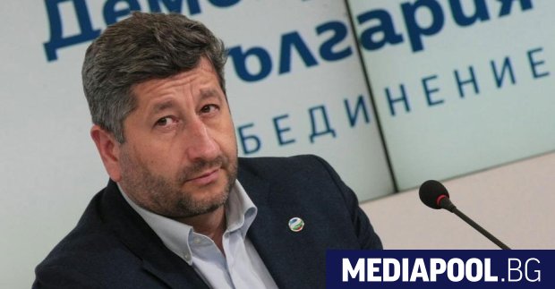 Съпредседателят на Демократична България Христо Иванов поиска прокуратурата да обяви