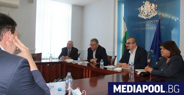 Министърът на здравеопазването д р Стойчо Кацаров обеща увеличиние на най ниските